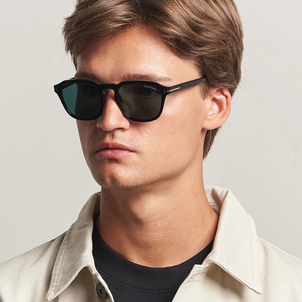 NEW TOM FORD Avery Sunglasses TF931 01V AUTHENTIC